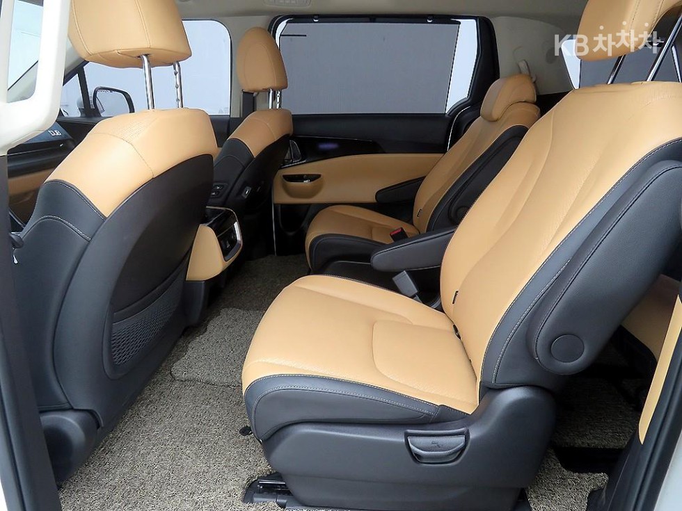 2023 - kia carnival