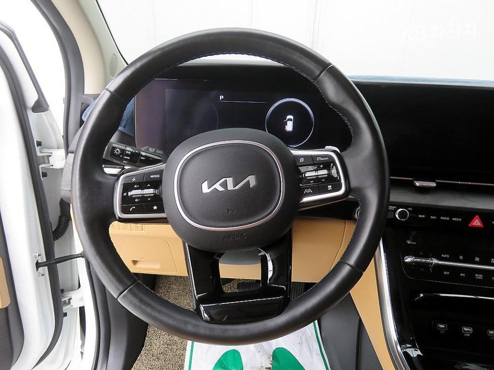 2023 - kia carnival