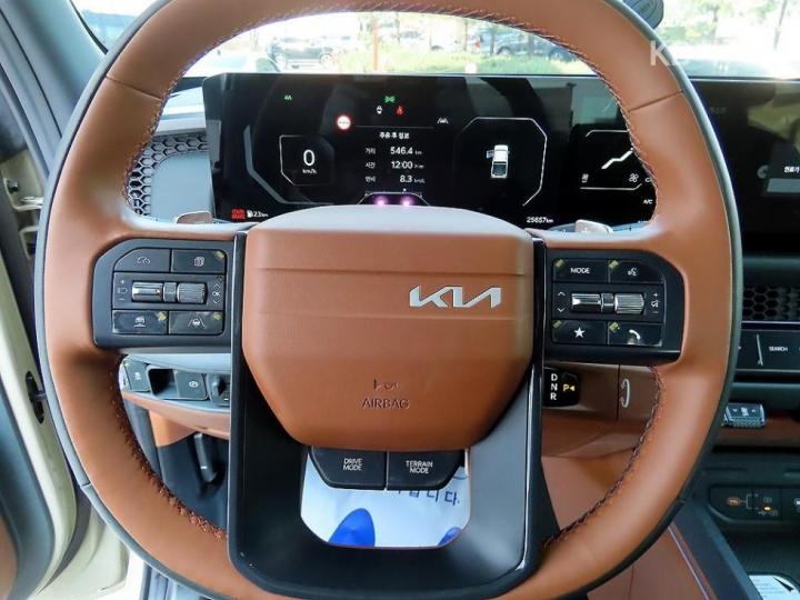 Kia Tasman G2.5 T-GDI 4WD X-Pro 9