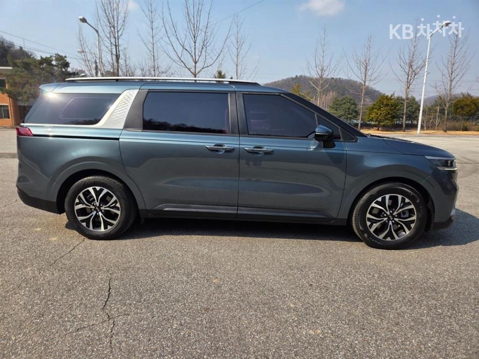 2021 - kia carnival