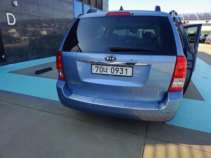 Kia Carnival Grand LPI GLX Base Type 9