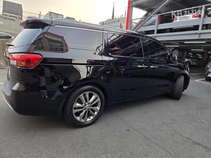 Kia Carnival 2.2 Diesel Noblesse 6