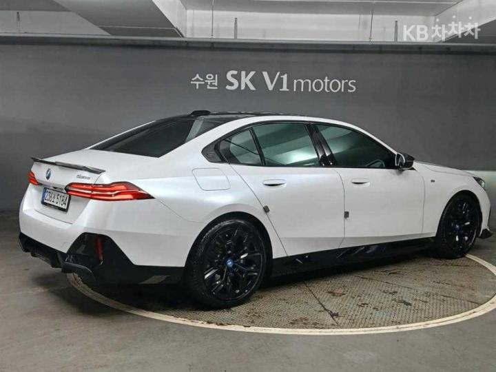 BMW 5 Series (G60) 530e M Sport 9