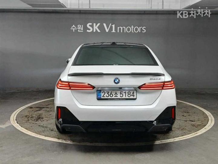 BMW 5 Series (G60) 530e M Sport 10