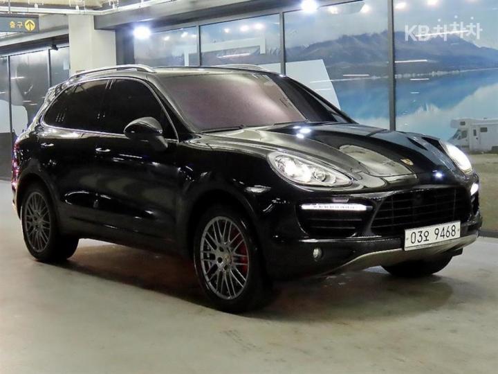 Porsche Cayenne New 958 4.8 Turbo 2