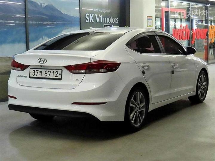 Hyundai Avante — miniaturë 4