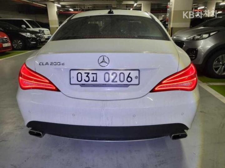 Mercedes-Benz CLA-Class CLA200 d 4