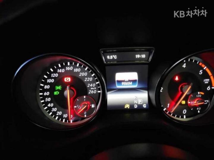 Mercedes-Benz CLA-Class CLA200 d 6