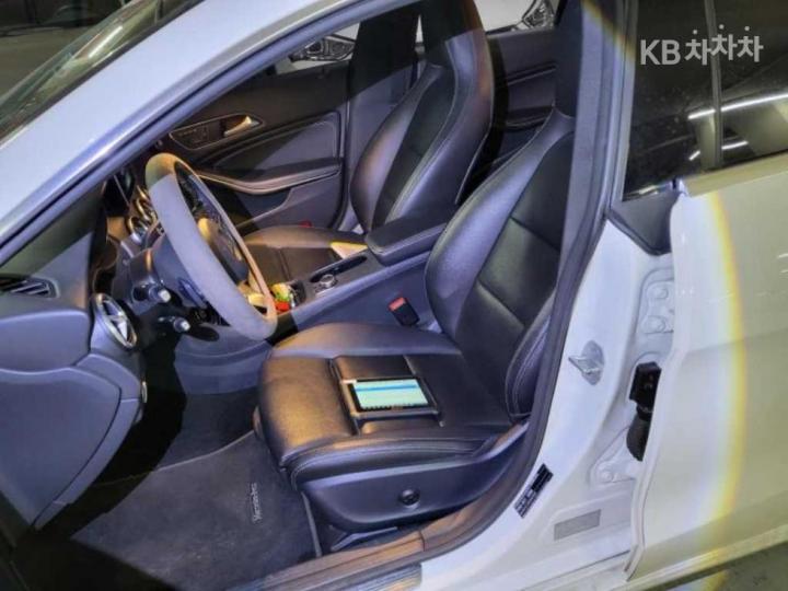 Mercedes-Benz CLA-Class CLA200 d 7