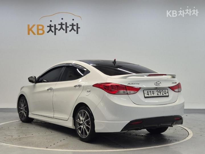 Hyundai Avante MD M16 GDi TOP 3