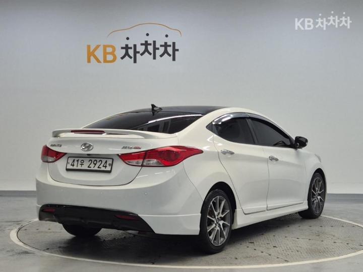 Hyundai Avante MD M16 GDi TOP 4