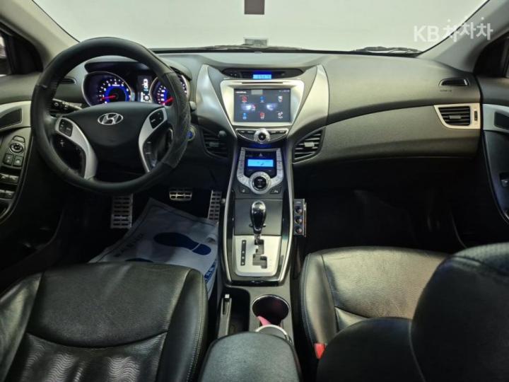 Hyundai Avante MD M16 GDi TOP 8