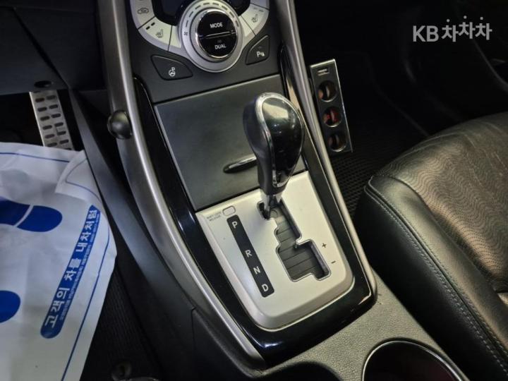 Hyundai Avante MD M16 GDi TOP 9