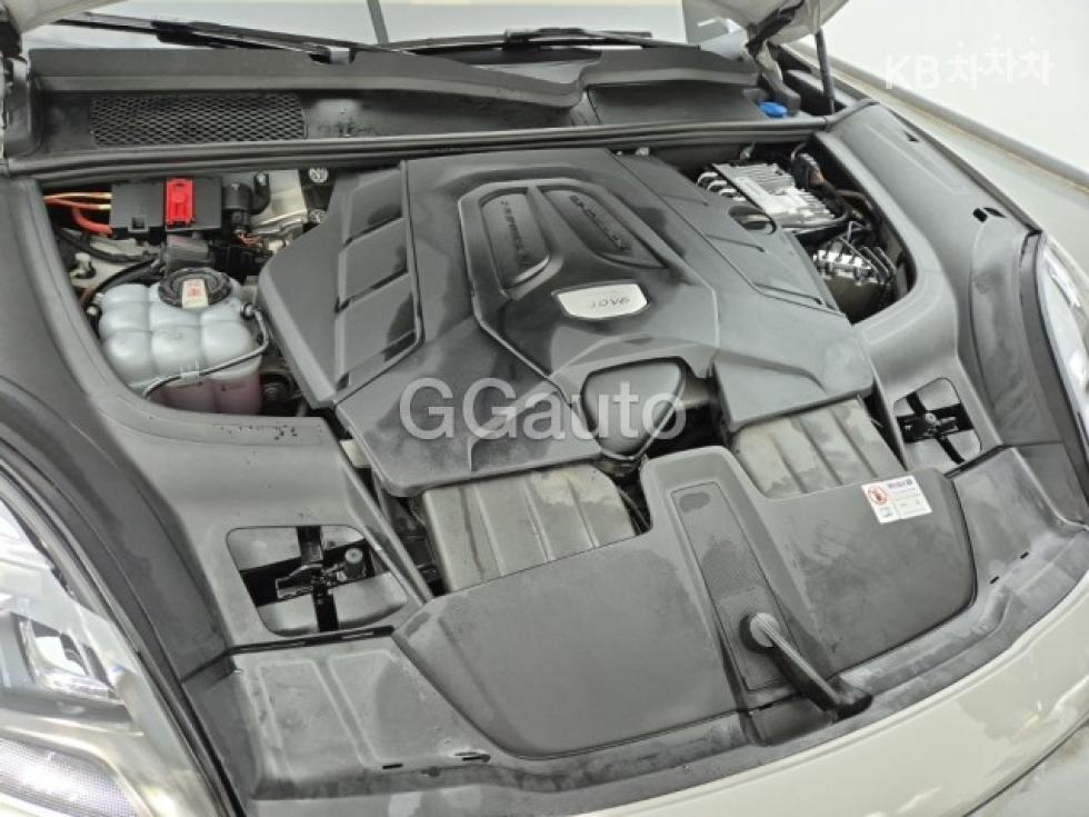 Porsche Cayenne — miniaturë 6