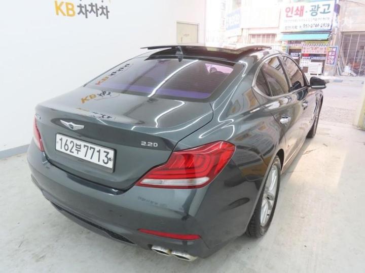 Genesis G70 2.2D Supreme 4