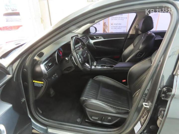 Genesis G70 2.2D Supreme 6