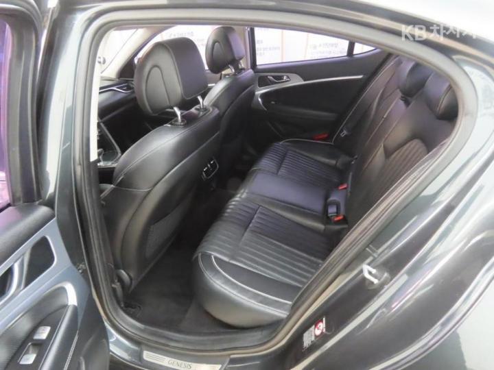 Genesis G70 2.2D Supreme 7