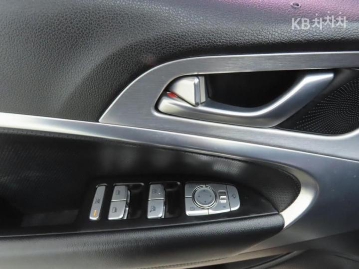 Genesis G70 2.2D Supreme 10