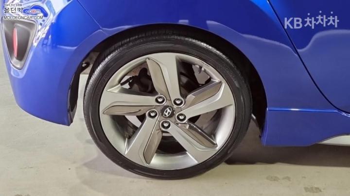 Hyundai Veloster Extreme 7