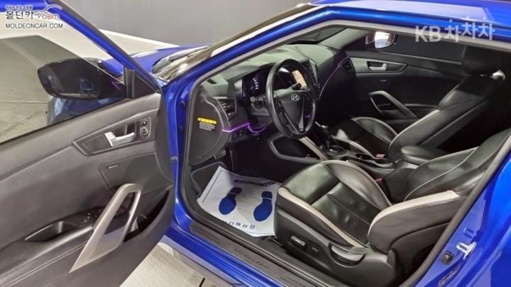 Hyundai Veloster Extreme 10