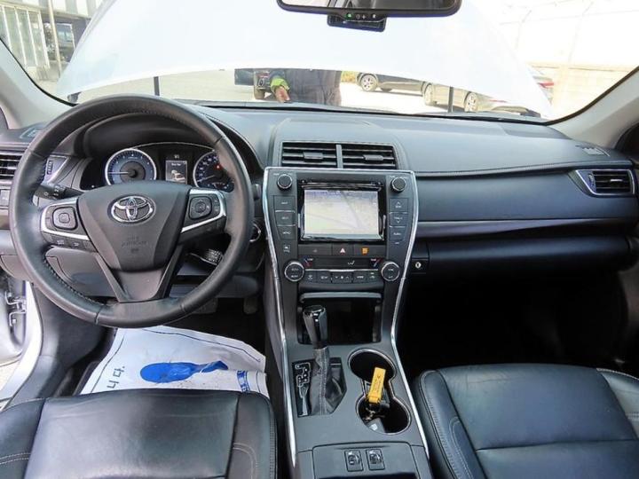 Toyota Camry New 2.5 XLE 8