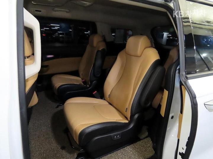 Kia Carnival D2.2 Signature 8