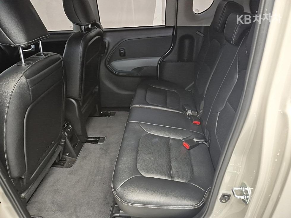 2023 - kia kia