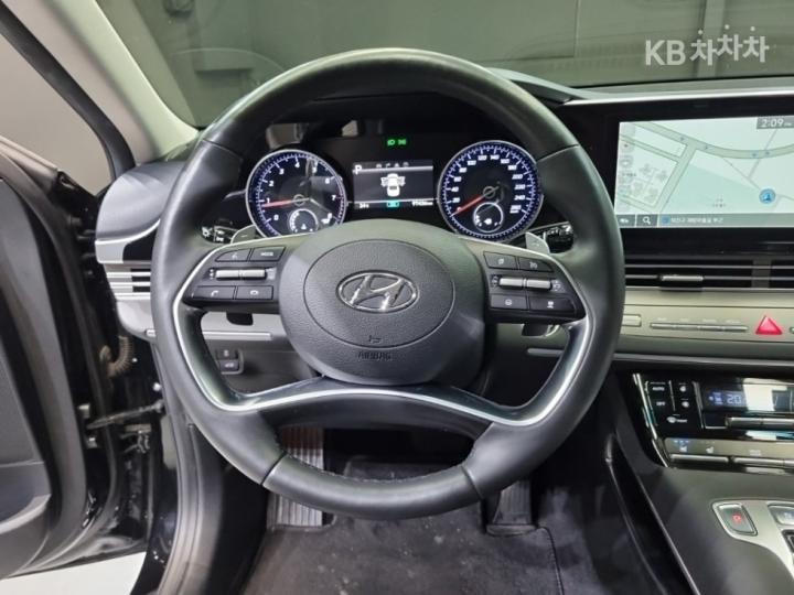 Hyundai Grandeur LPi 3.0 Premium 10