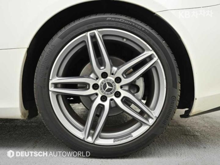 Mercedes-Benz E-Class W213 E220d Cabriolet 6