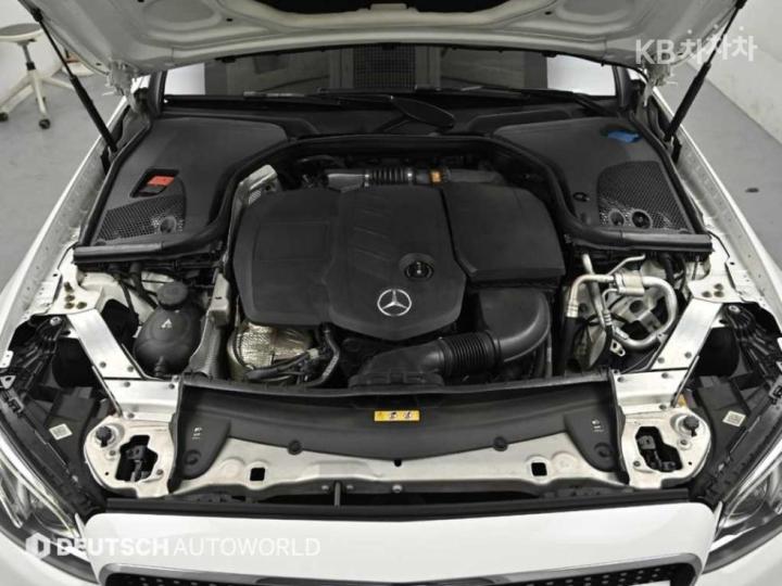 Mercedes-Benz E-Class W213 E220d Cabriolet 7