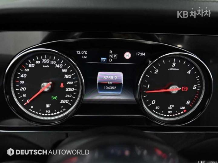 Mercedes-Benz E-Class W213 E220d Cabriolet 9