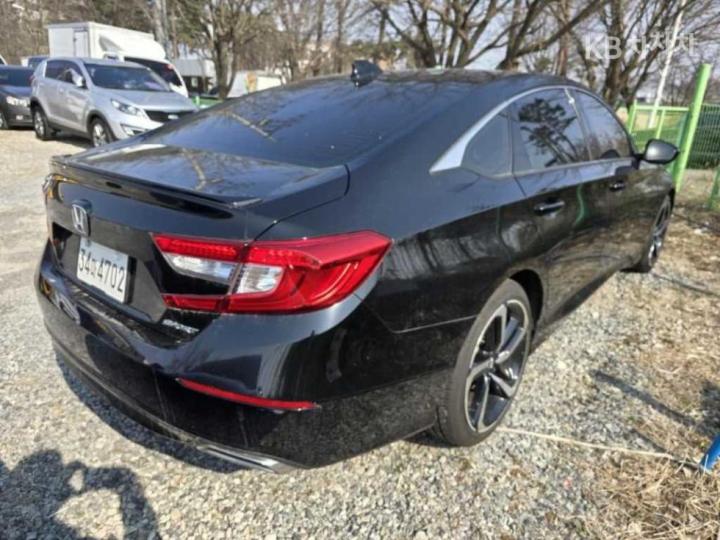 Honda Accord 1.5 Turbo 5