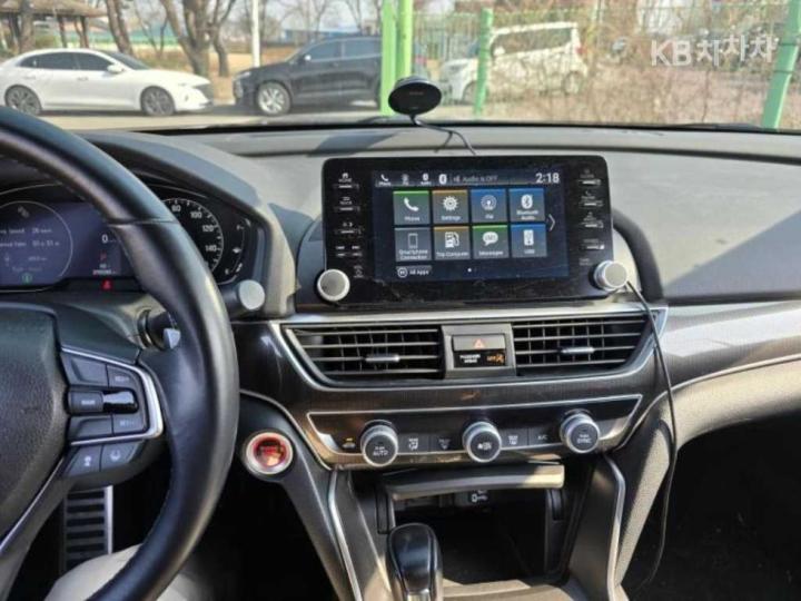 Honda Accord 1.5 Turbo 8