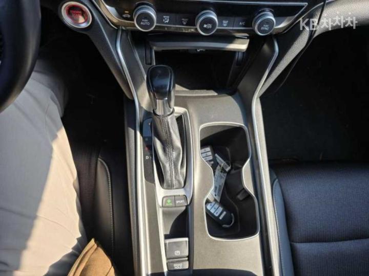 Honda Accord 1.5 Turbo 10