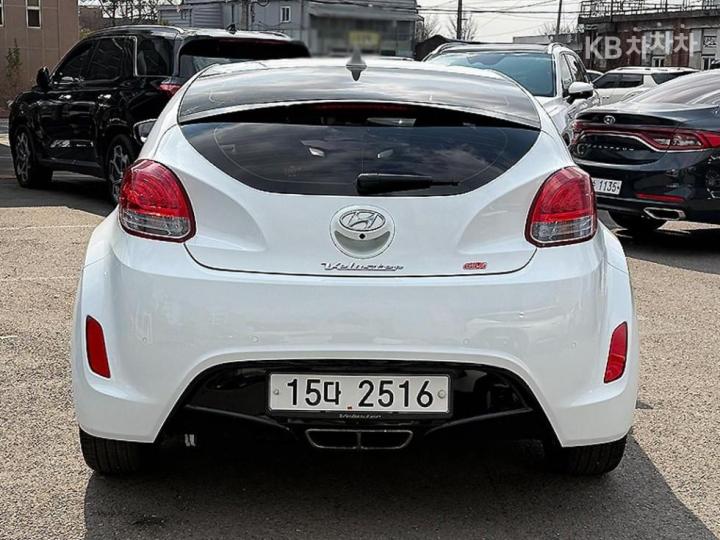 Hyundai Veloster Extreme 4
