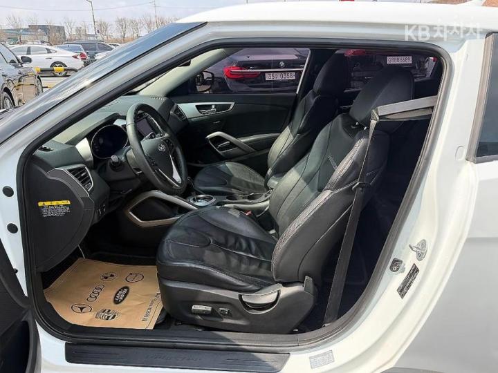 Hyundai Veloster Extreme 7