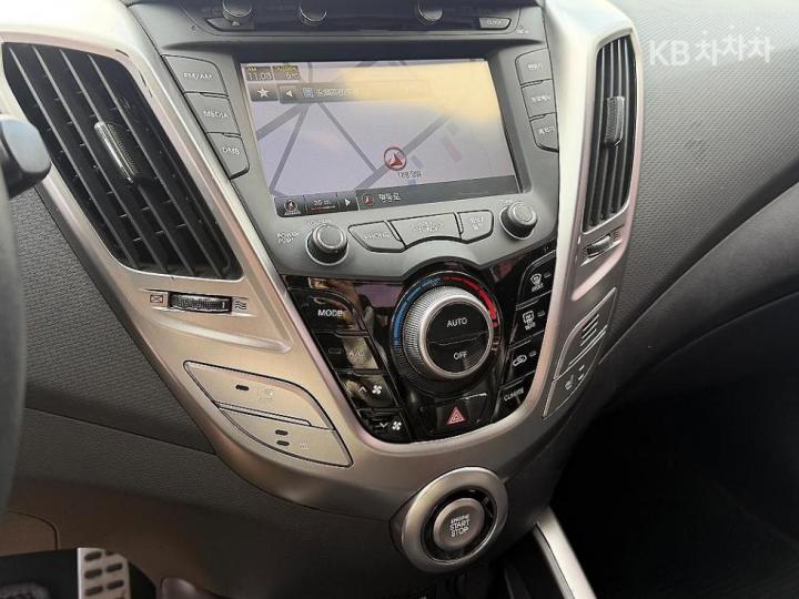 Hyundai Veloster Extreme 10