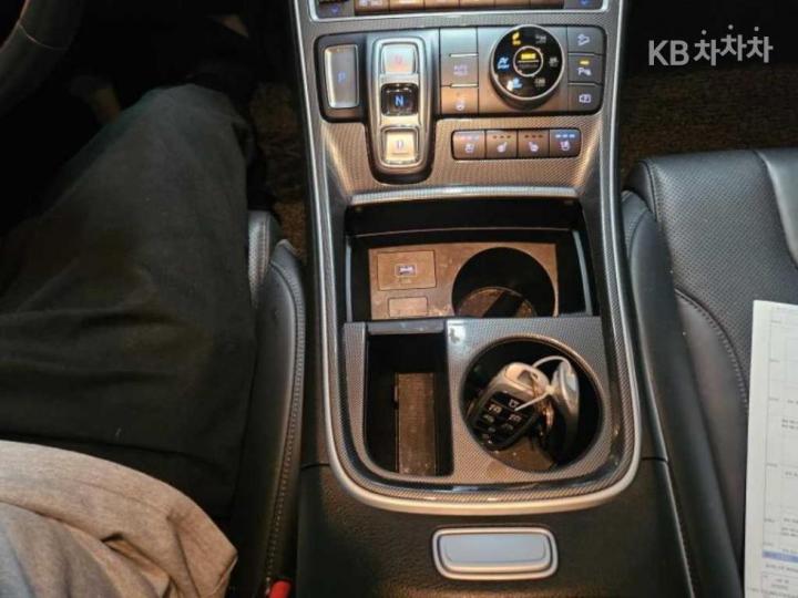 Hyundai Santa Fe TM Hybrid 1.6 HEV 4WD Prestige 8