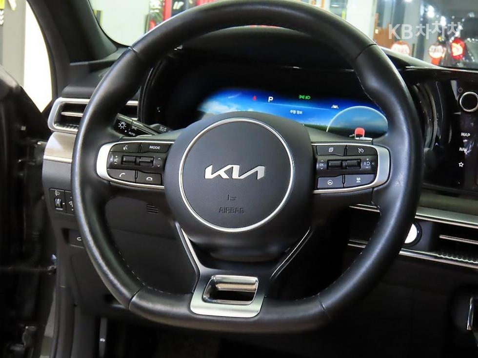 2022 - kia k5