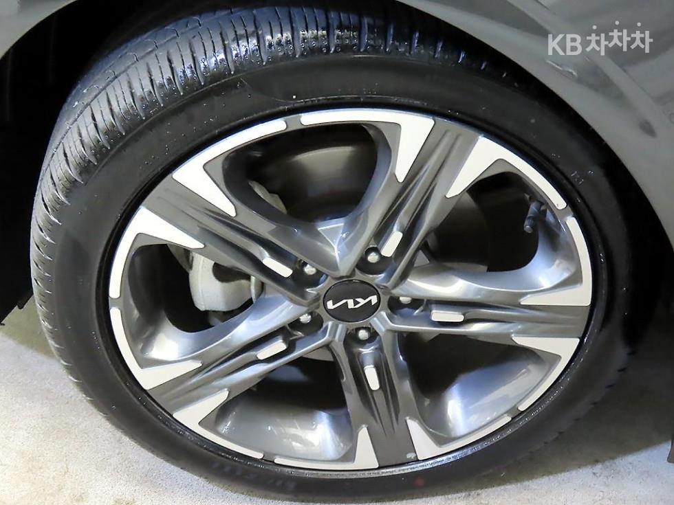 2022 - kia k5