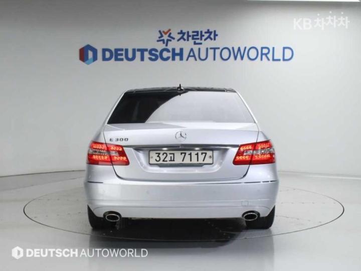 Mercedes-Benz E-Class New E300 Elegance W212 2009-2013 5