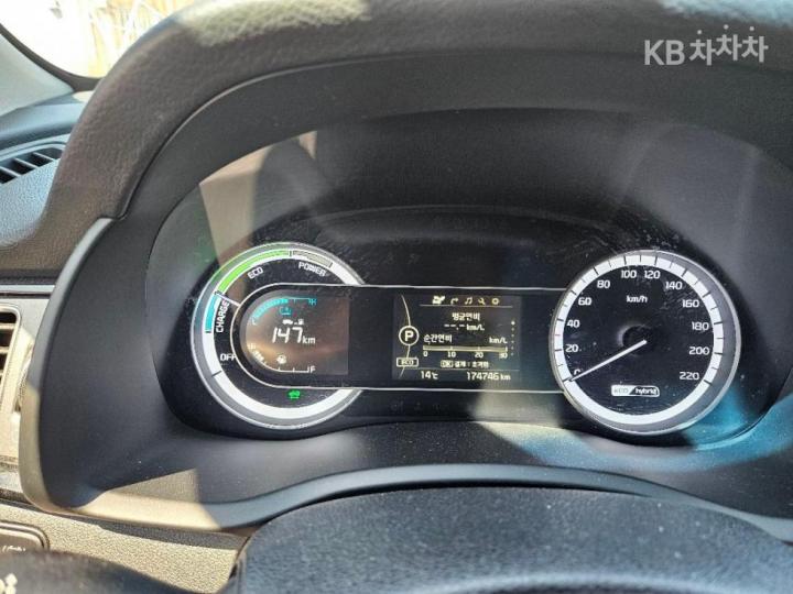 Kia Niro 1.6 Prestige 6