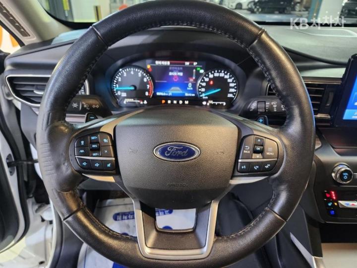 Ford Explorer Gasoline Turbo 2.3 AWD Limited 9