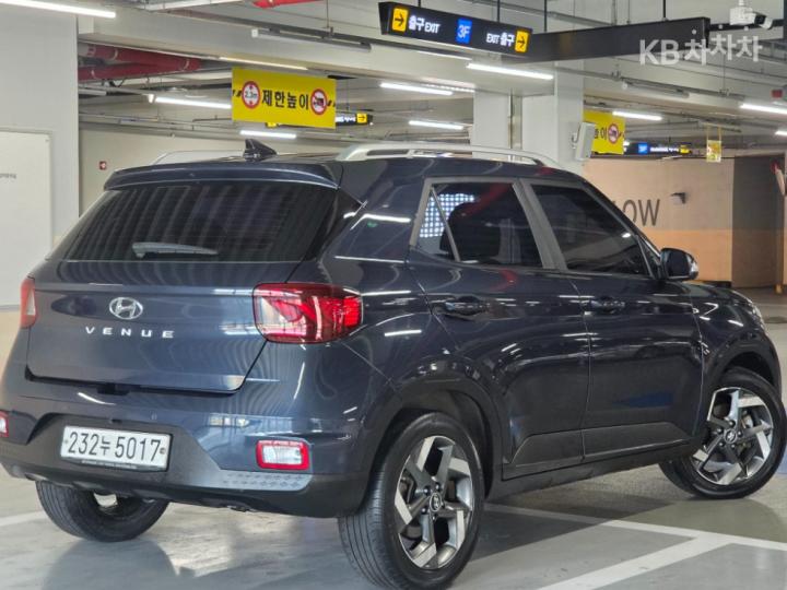 Hyundai Venue Gasoline 1.6 FLUX 5