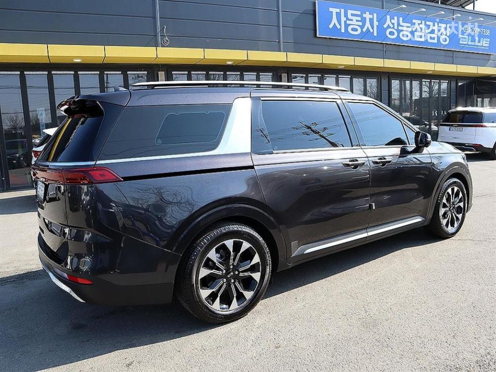 2021 - kia carnival