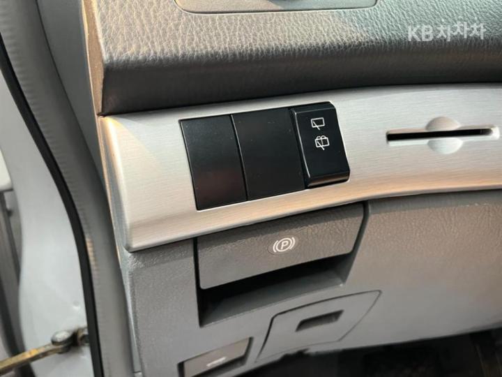 KG Mobility (Ssangyong) Rodius 2WD RD400 4