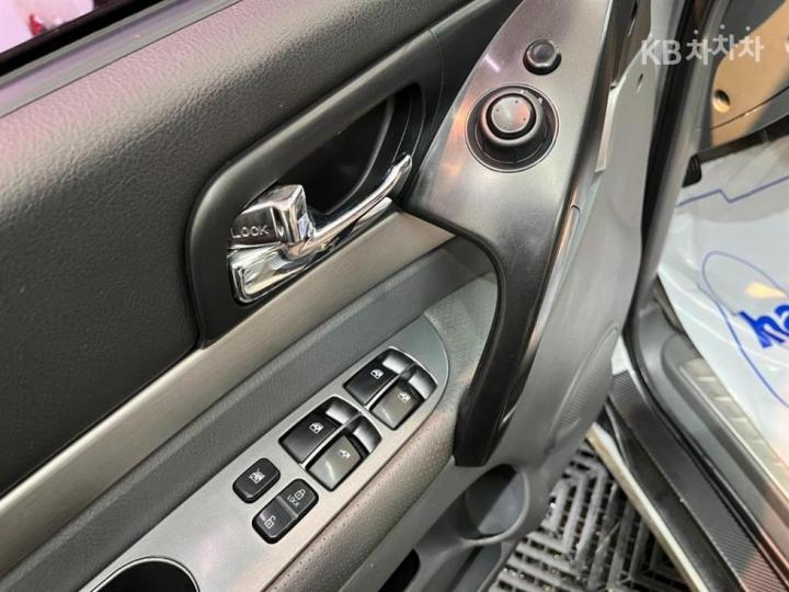 KG Mobility (Ssangyong) Rodius 2WD RD400 5