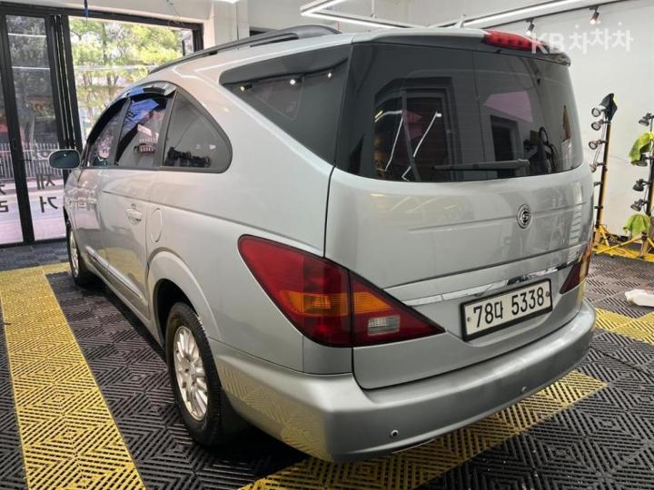 KG Mobility (Ssangyong) Rodius 2WD RD400 8