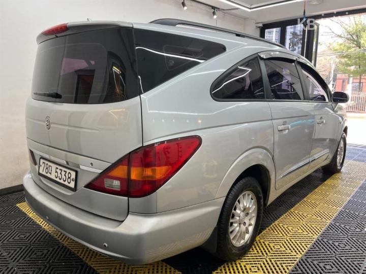 KG Mobility (Ssangyong) Rodius 2WD RD400 9