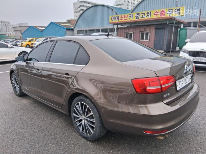 Volkswagen Jetta New 2.0 TDI BlueMotion 8